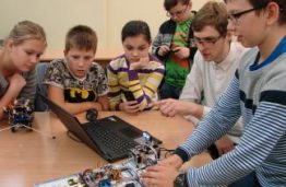 Jaunieji tyrėjai išmėgino šiuolaikinius robotus