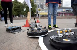 KTU pristatyti robotai Panevėžyje žaidė futbolą ir rungėsi sumo kovose