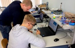 „Tyrėjų naktis“ KTU Panevėžyje: moksleiviai kūrė išmanią šviesos diodų sistemą