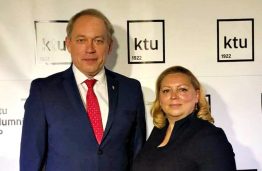 KTU PTVF alumnei Drąsutei Burbienei įteiktas apdovanojimas už prisidėjimą prie Universiteto veiklų