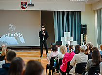 Studentų mokslinė konferencija 2024. Plenarinis posėdis. Pranešėjas „Mo Barber shop“ savininkas Kipras Morkūnas. Nuotr. aut. Živilė Večiorkutė (jp.lt)