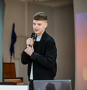 Studentų mokslinė konferencija 2024. Plenarinis posėdis. Pranešėjas „Mo Barber shop“ savininkas Kipras Morkūnas. Nuotr. aut. Živilė Večiorkutė (jp.lt)