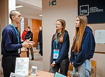 Studentų mokslinė konferencija 2024. Mokomųjų mokinių bendrovių mugė. Nuotr. aut. Živilė Večiorkutė (jp.lt)