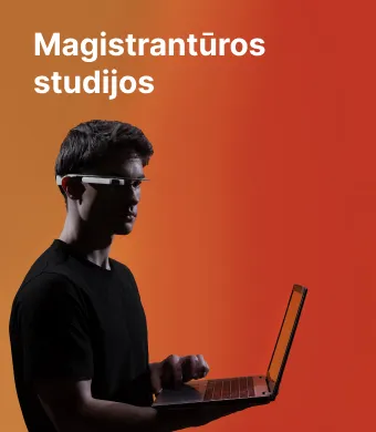 KTU Panevėžio technologijų ir verslo fakulteto studentas dirba kompiuteriu dėvėdamas išmaniuosius akinius oranžiniame dekoratyviame fone. Rinkis KTU magistrantūros studijas.