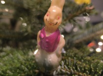 Pirmasis kolekcinis žaisliukas – prie šakos prisegamas kiškis