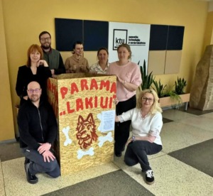 KTU PTVF magistrantų socialinės iniciatyvos &bdquo;Parama Lakiui&ldquo; dalyviai su gyvūnų globos organizacijos atstovais.